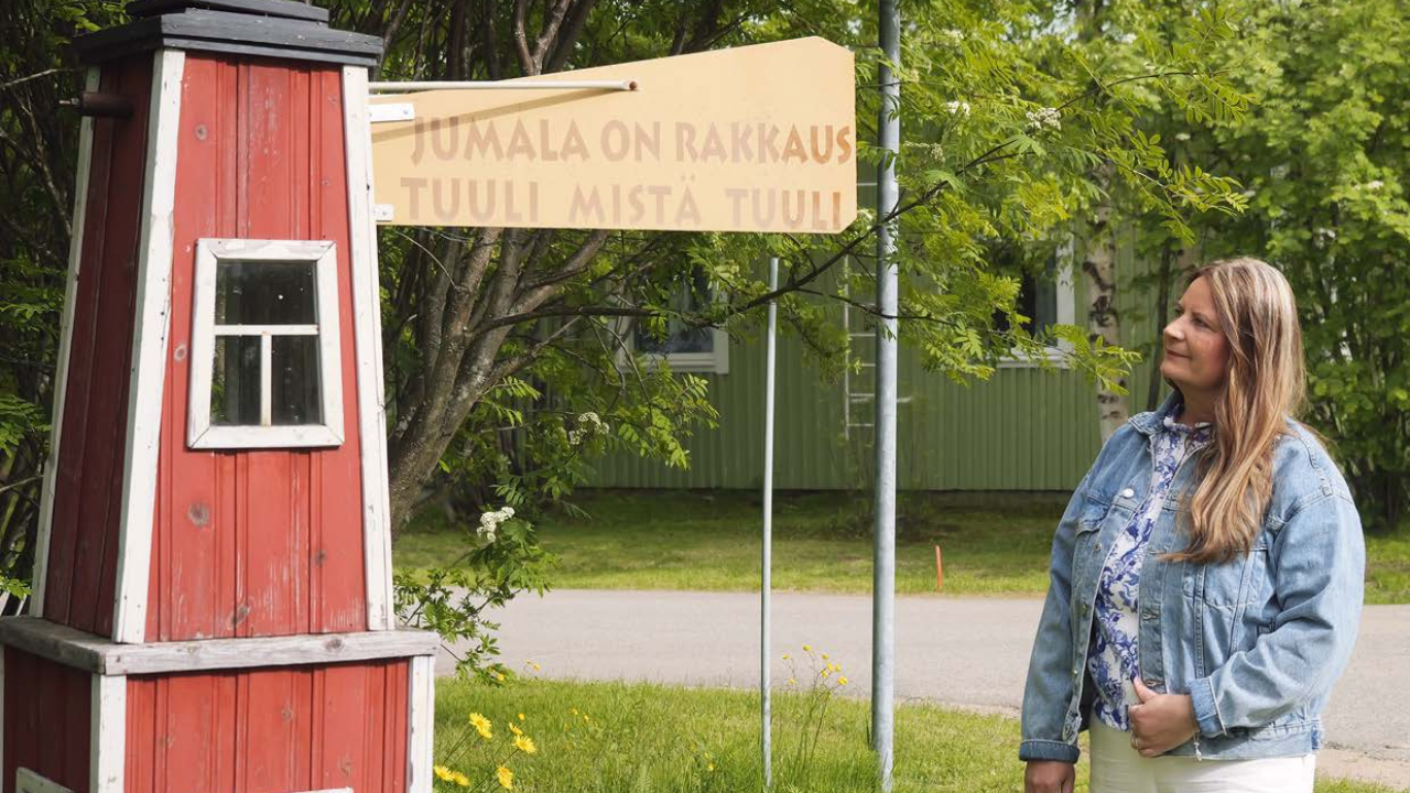 Siunaavat kädet | Maarit Kangasmäki